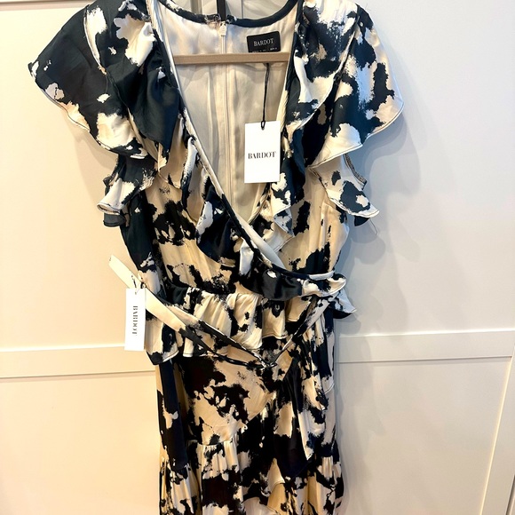 Bardot Dresses & Skirts - Silk ruffle dress navy & cream XL/12-ordered from Revolve (Bardot) new with tags